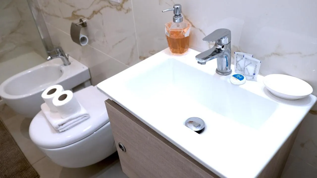 I Host Apartment - Val Strona 3 Milan